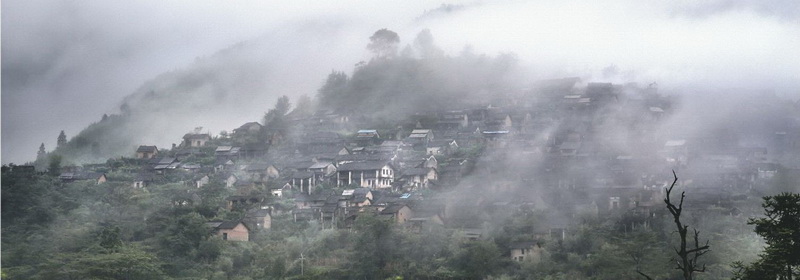 9月18日,海拔830米山峰,云霧中的油嶺瑤寨。